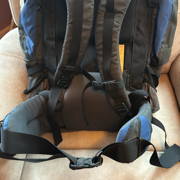 Kelty coyote 4750 pack. Large size w/multiple storage compartments. Good shape - Picture 7 of 7